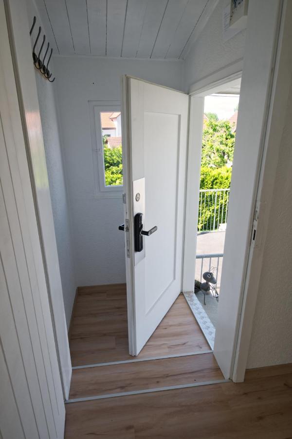 Lake Getaway Apartment With Private Entrance, Right On The Lake Constance Cycle Path, Barbecue Area, Free Wifi, Netflix And Free Bikes Salmsach Екстер'єр фото